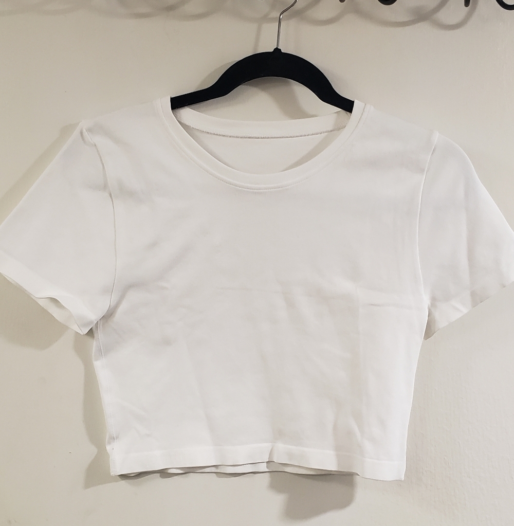 🌻NWOT OQQ Crop Tee